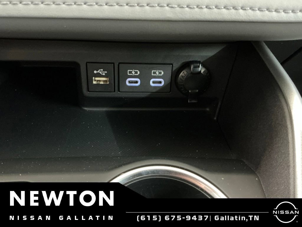Used 2024 Toyota Highlander XLE AWD/4WD image 35