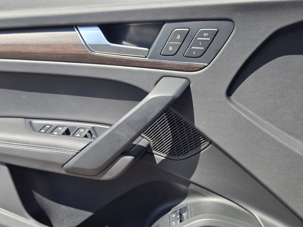 Certified 2025 Audi Q5 e Premium Plus AWD/4WD image 30