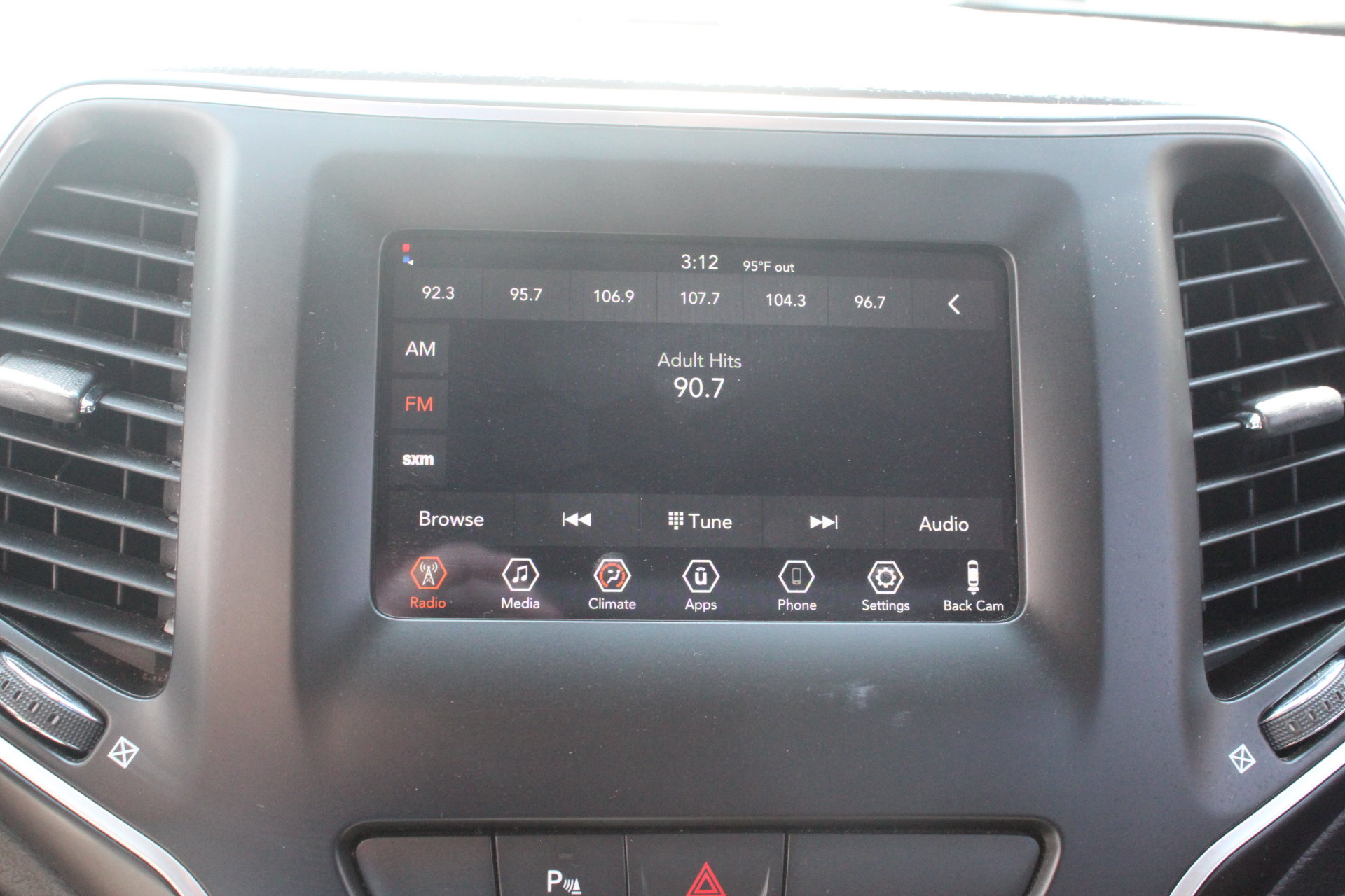Used 2020 Jeep Cherokee Latitude Plus FWD image 20