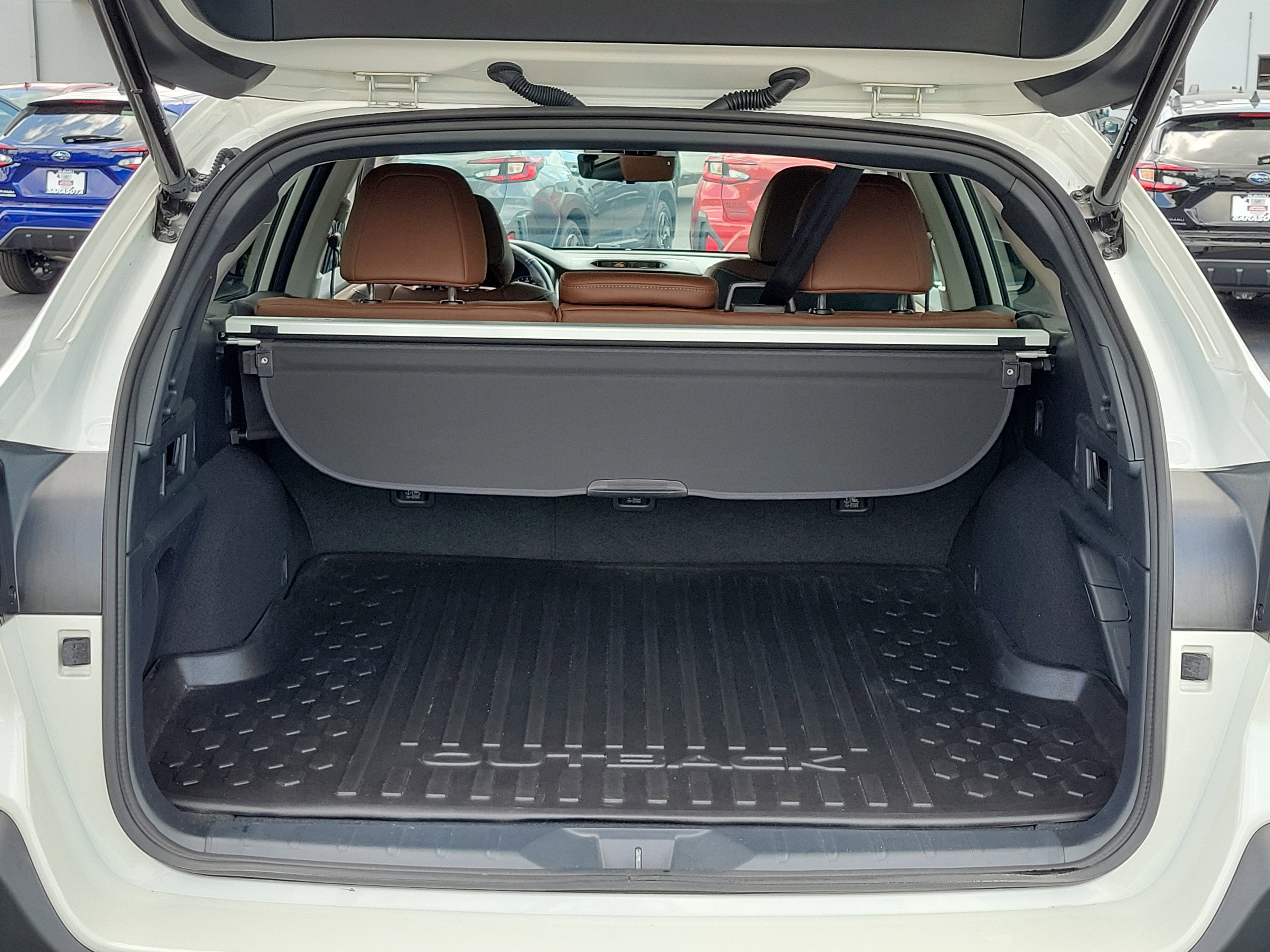 Certified 2023 Subaru Outback Touring AWD/4WD image 12