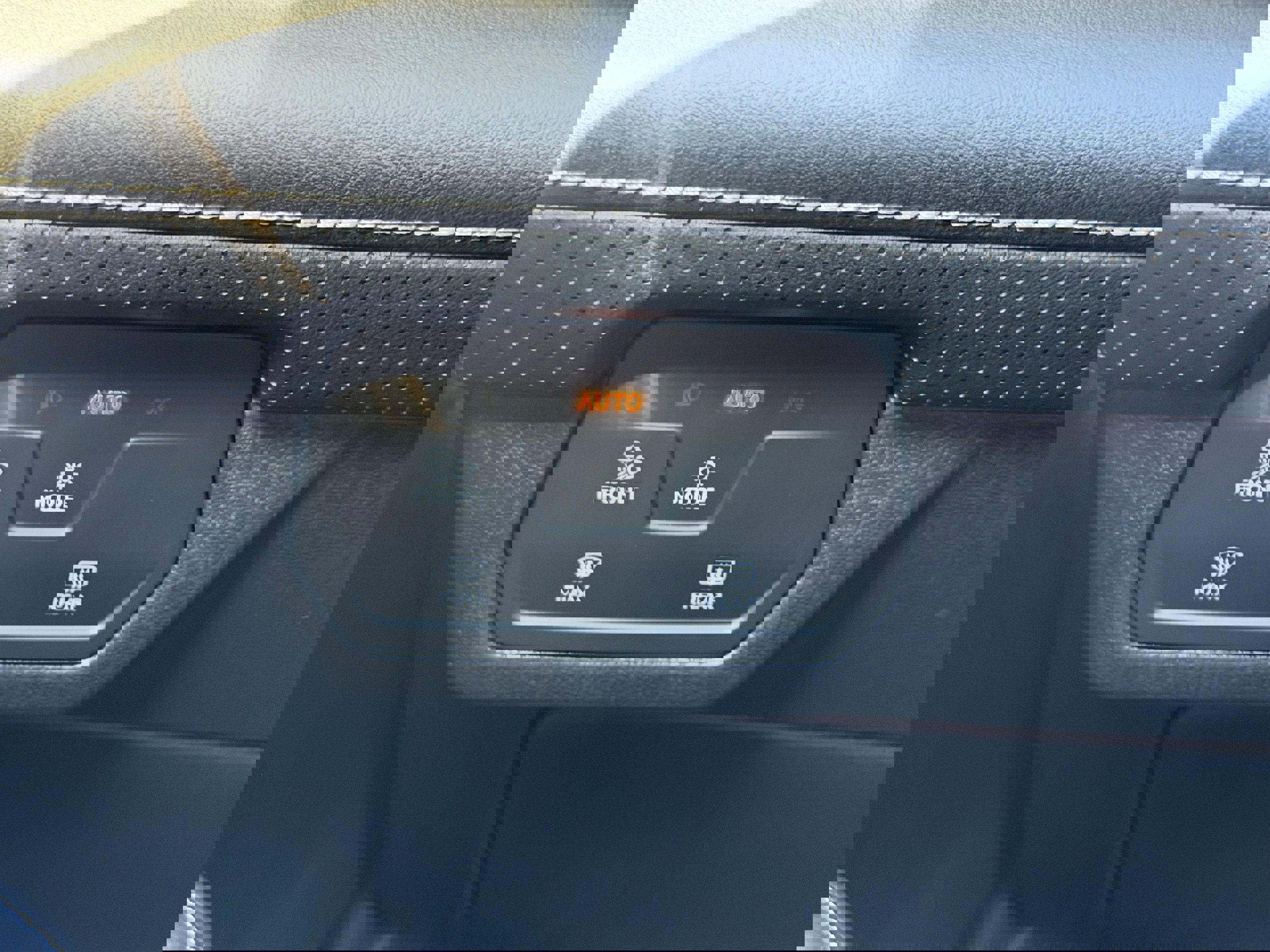 New 2026 Volkswagen Atlas Cross Sport SE image 24