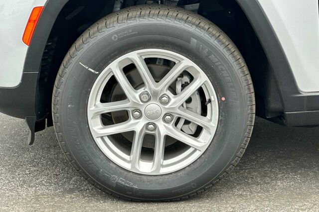 New 2023 Jeep Grand Cherokee Laredo X image 18