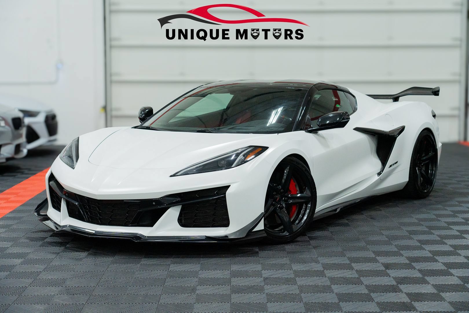 Used 2023 Chevrolet Corvette Z06 w/ Z07 Performance Package RWD image 1