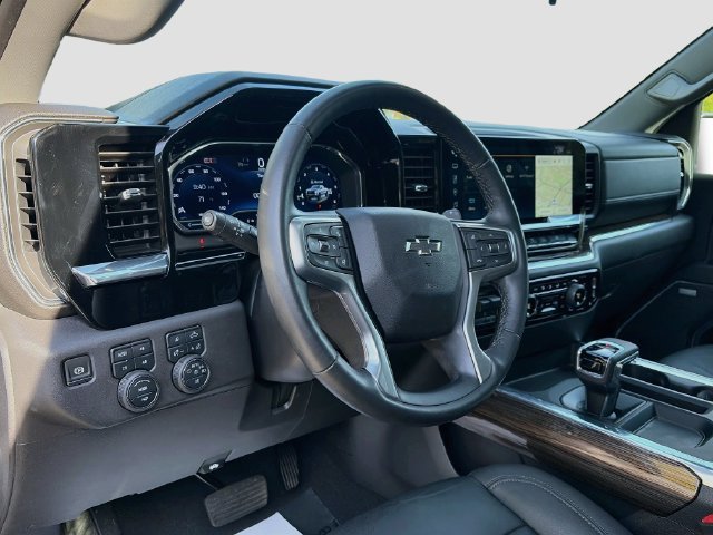 Used 2025 Chevrolet Silverado 1500 LT Trail Boss w/ Convenience Package II AWD/4WD image 8