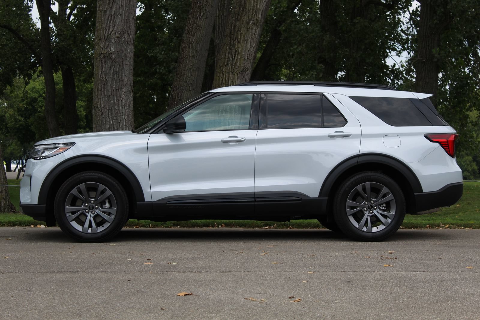 New 2026 Ford Explorer Active w/ Active Comfort Package AWD/4WD image 4
