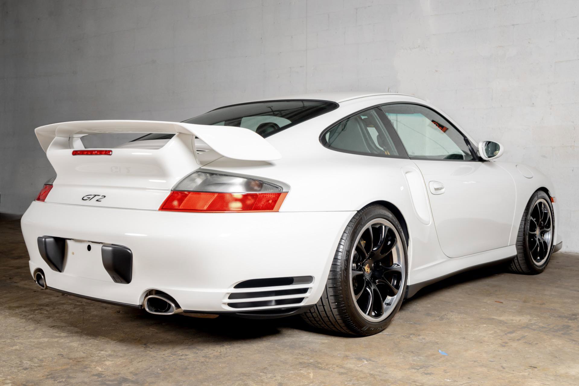 Used 2004 Porsche 911 GT2 RWD image 9