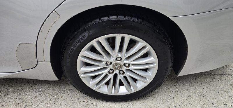 Used 2014 Lexus ES 350 w/ Luxury Package FWD image 11