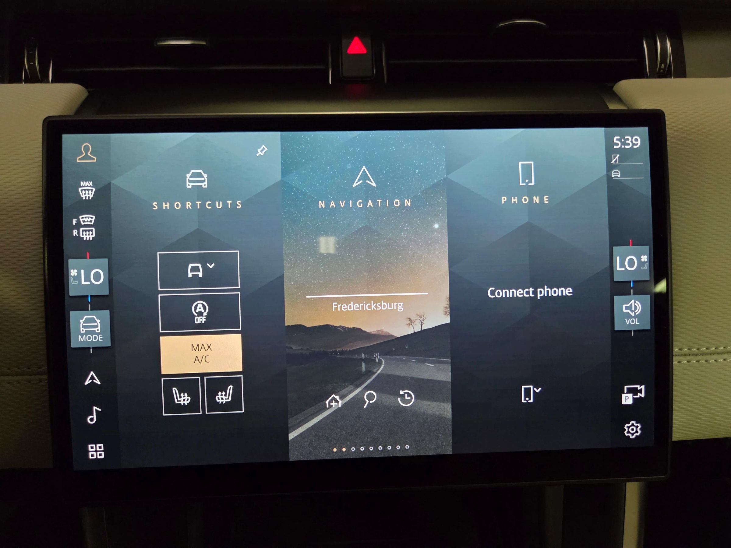 Used 2024 Land Rover Discovery Sport Dynamic SE AWD/4WD image 25