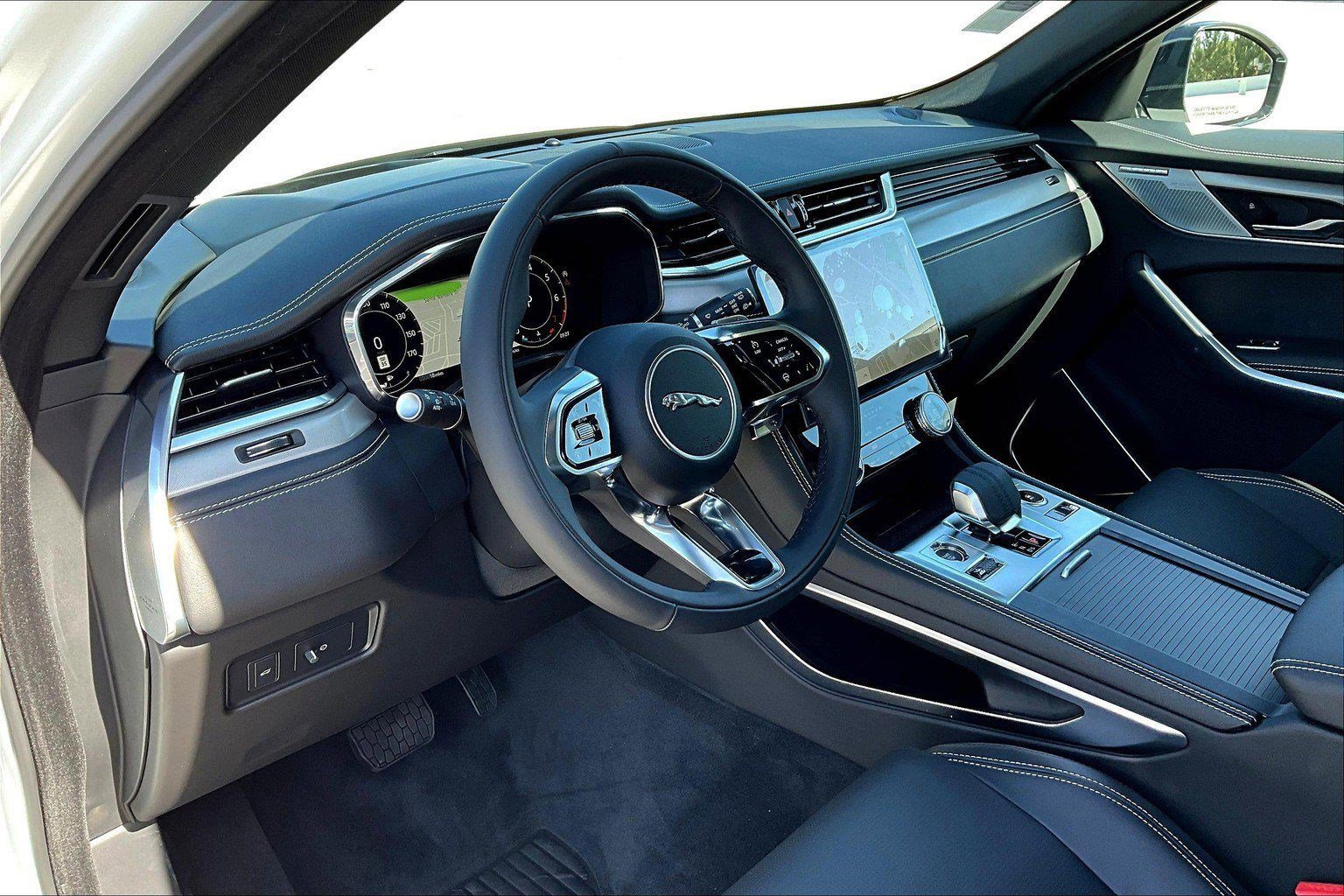 New 2026 Jaguar F-PACE R-Dynamic S image 4