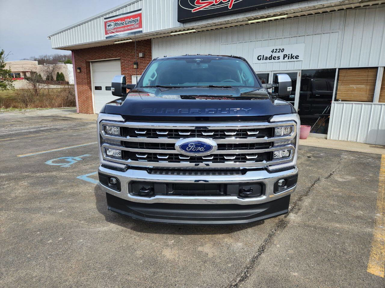 Used 2025 Ford F250 Lariat w/ Chrome Package image 2