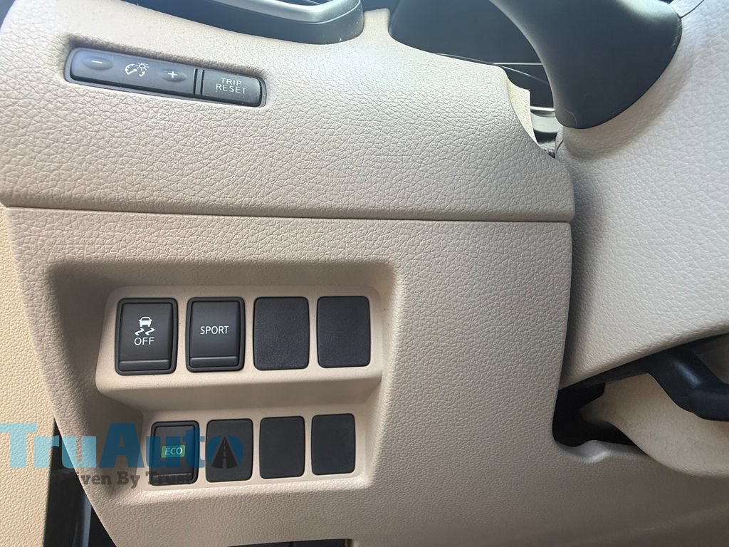Used 2015 Nissan Rogue S FWD image 23