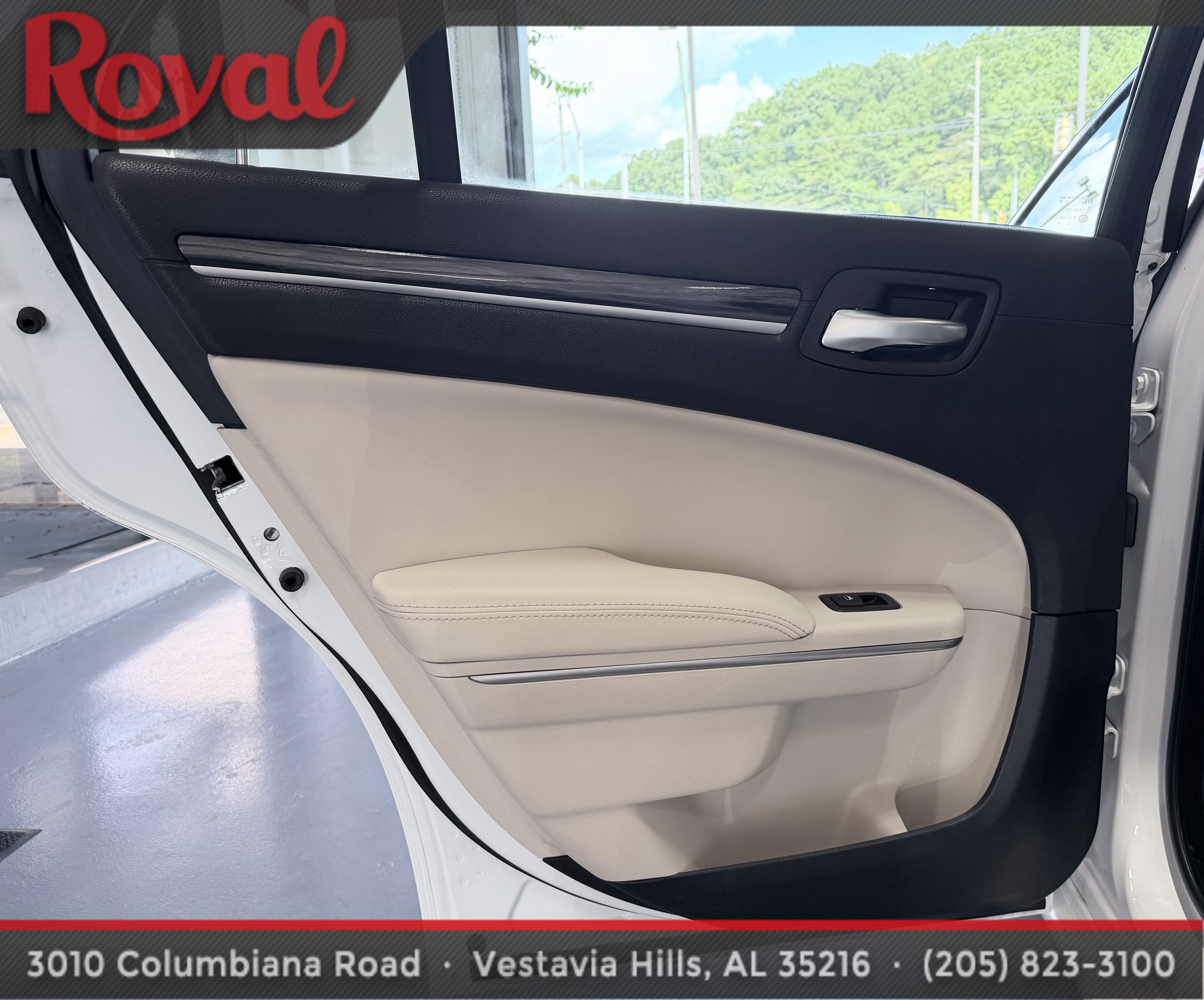Used 2017 Chrysler 300 Limited w/ Driver Convenience Group RWD image 11
