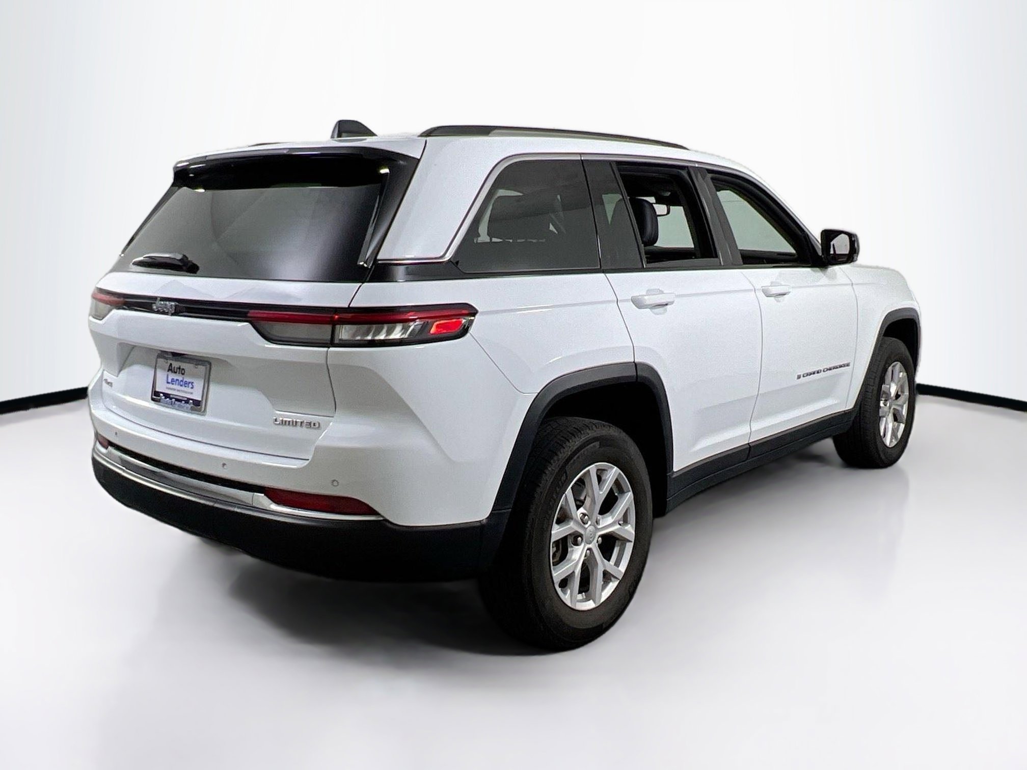 Used 2022 Jeep Grand Cherokee Limited AWD/4WD image 5