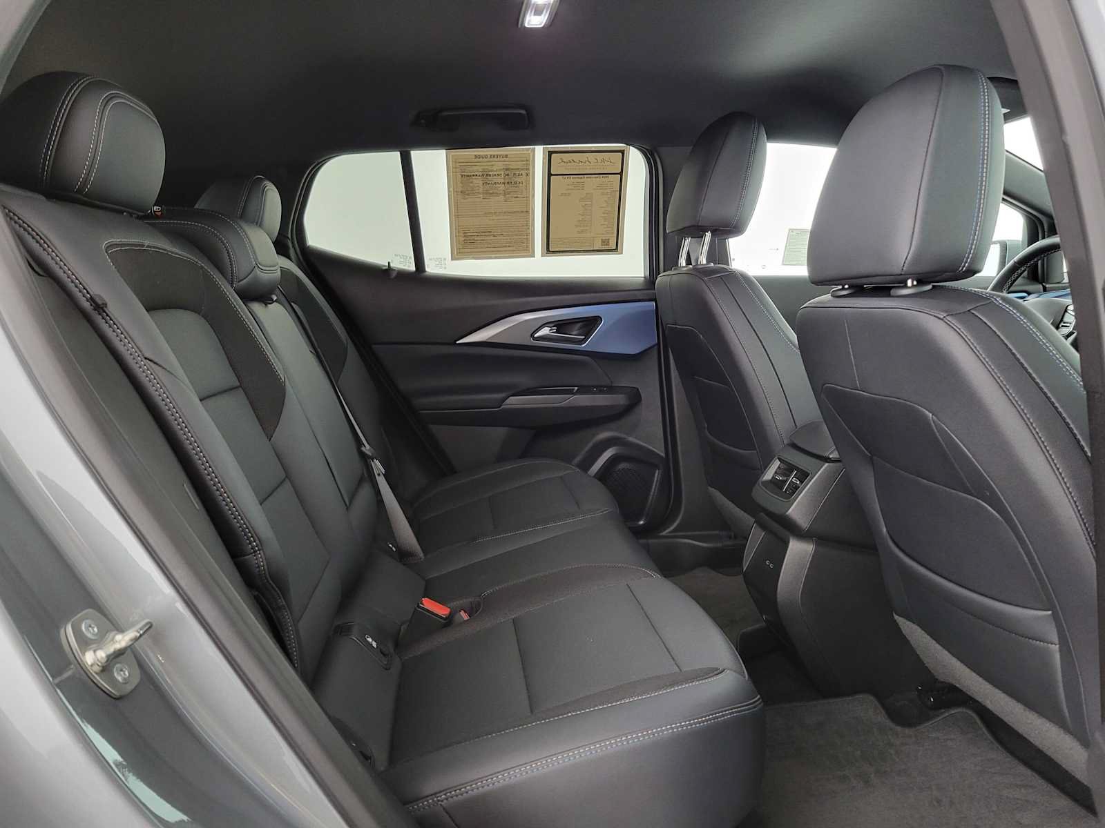 Used 2024 Chevrolet Equinox EV LT FWD image 12