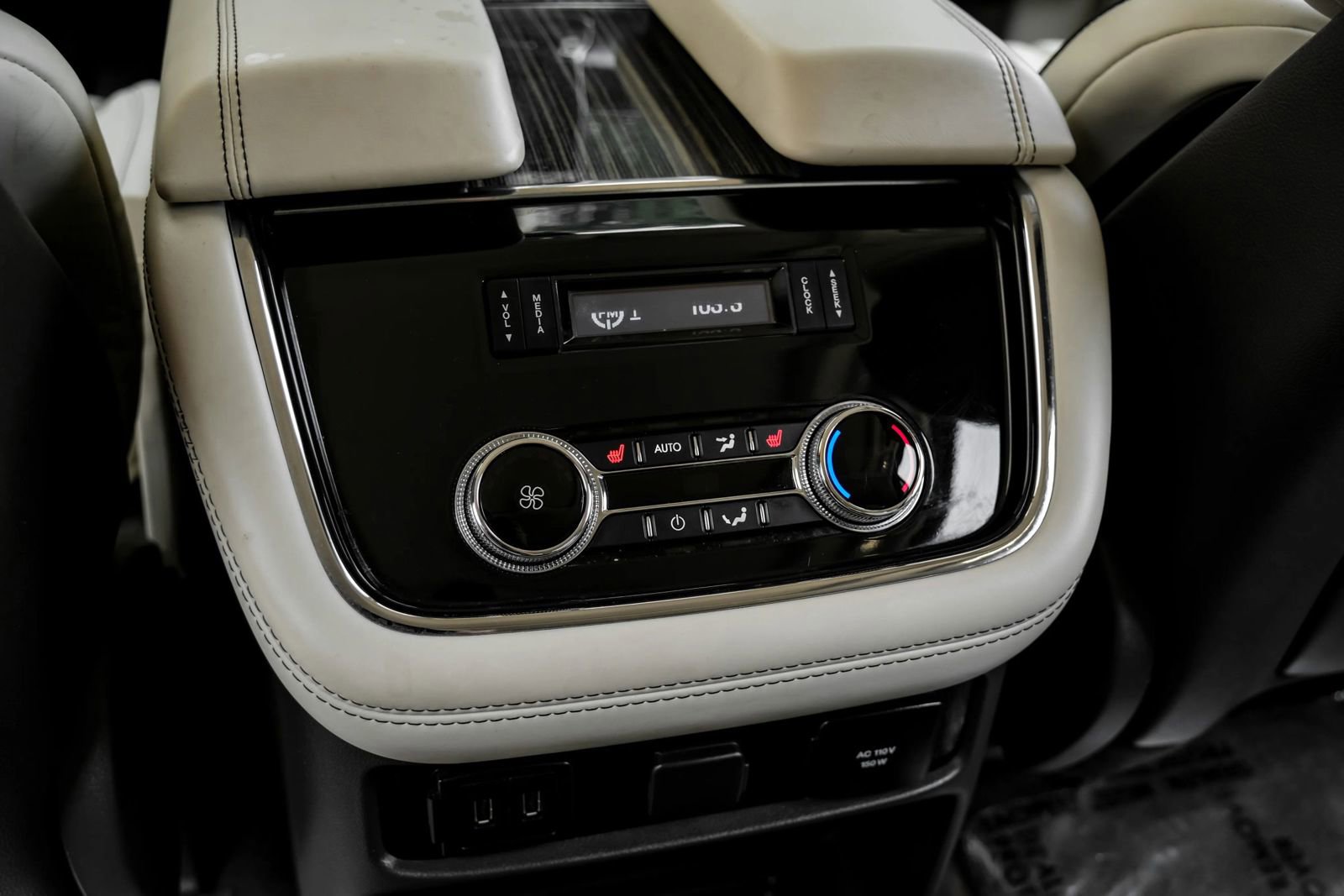 Used 2020 Lincoln Navigator Black Label w/ Cargo Convenience Package AWD/4WD image 37