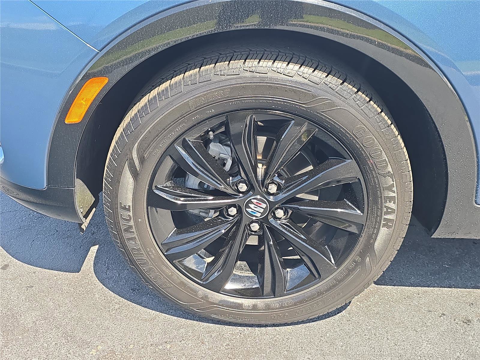 Used 2024 Buick Envista Sport Touring w/ Convenience II Package FWD image 3