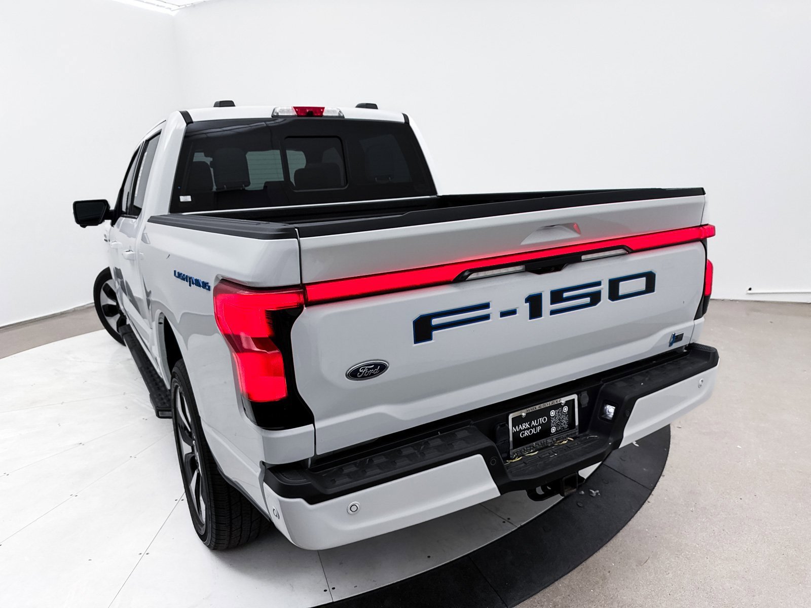 Used 2023 Ford F150 Lightning Platinum image 9