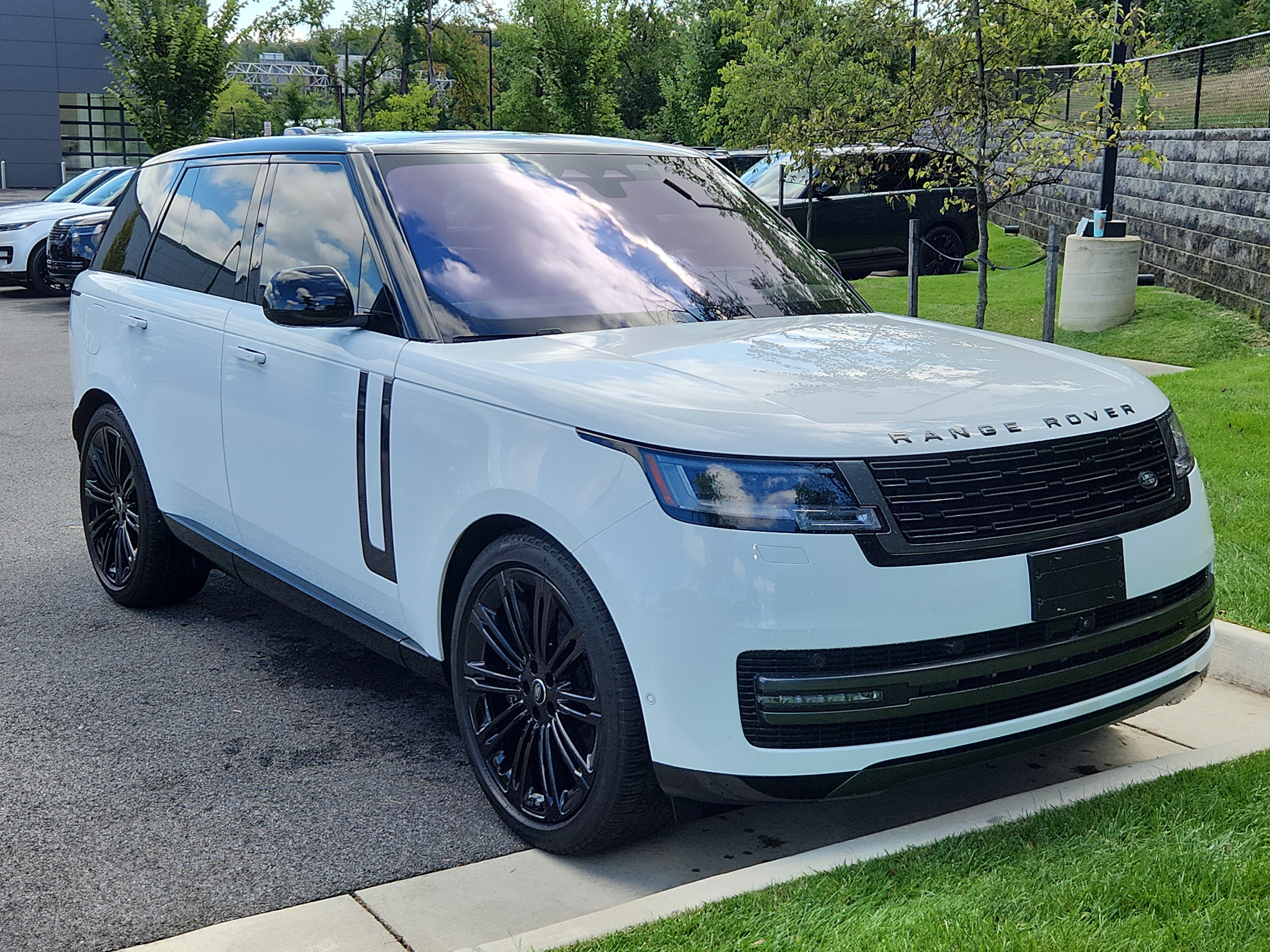 Used 2023 Land Rover Range Rover SE image 10