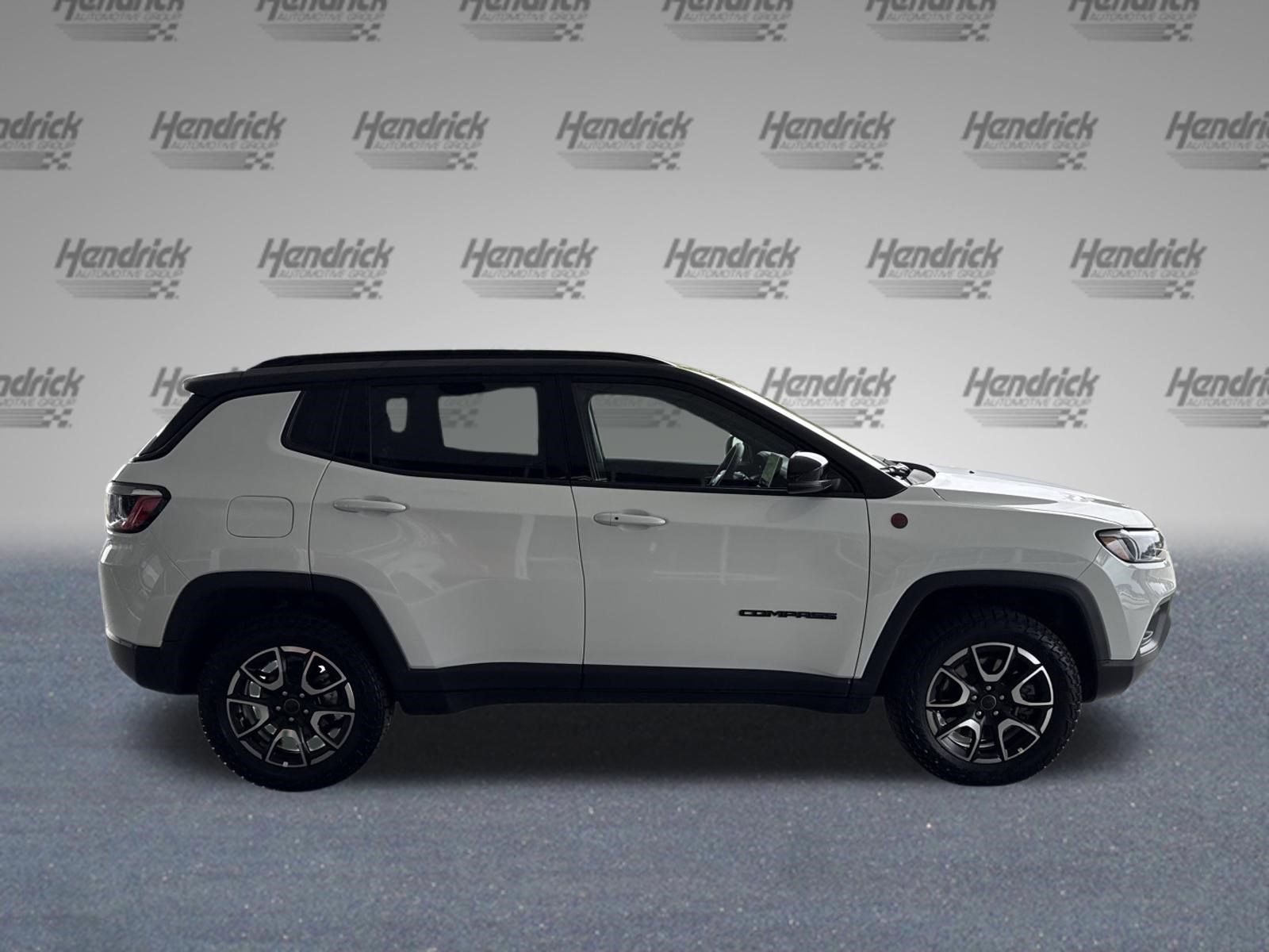 Used 2025 Jeep Compass Trailhawk image 10