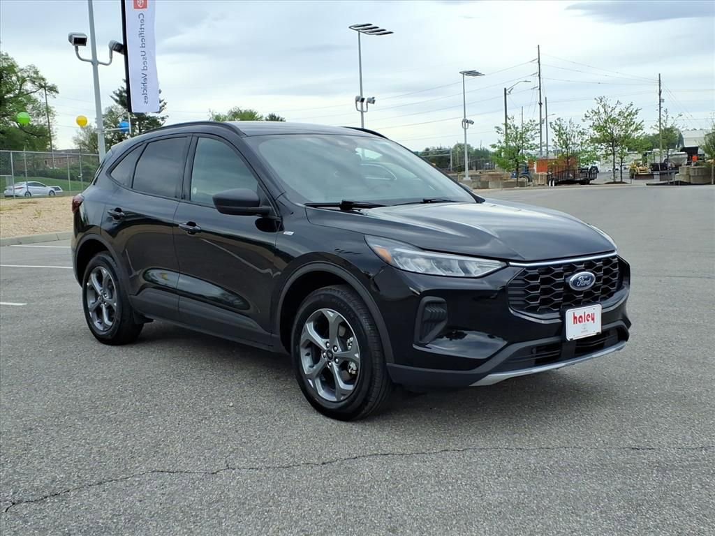 Used 2025 Ford Escape ST-Line AWD/4WD image 2