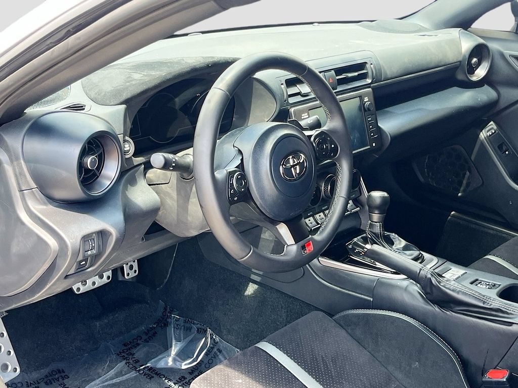 Used 2025 Toyota GR86 Premium w/ ALL Weather Mat Package (TMS) RWD image 9