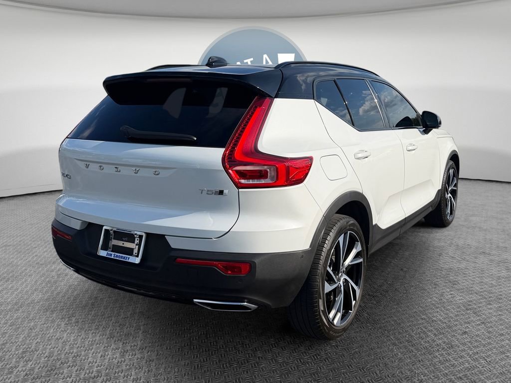 Used 2020 Volvo XC40 T5 R-Design w/ Protection Package Premier AWD/4WD image 3