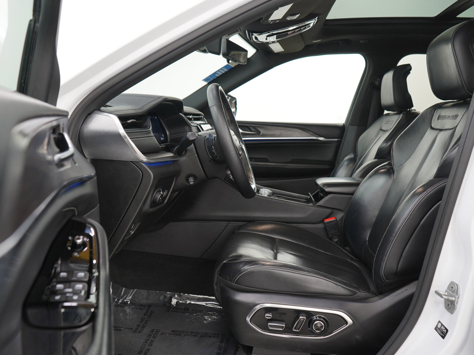 Used 2022 Jeep Grand Cherokee Overland w/ Luxury Tech Group IV image 21