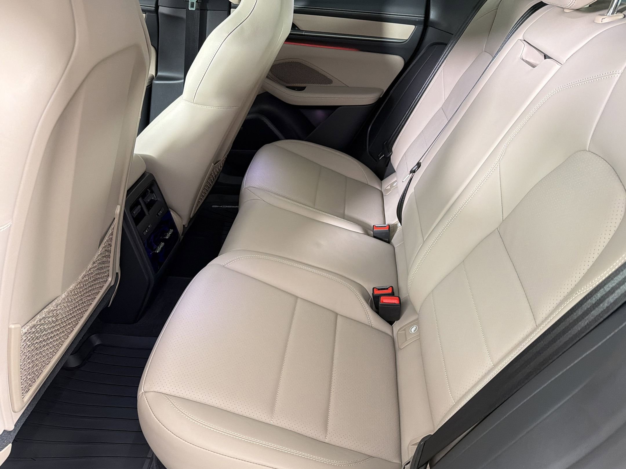 Certified 2025 Porsche Macan 4 Electric AWD/4WD image 17