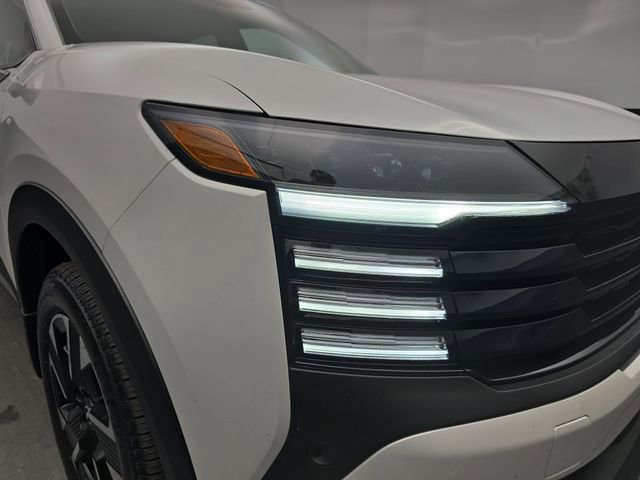 Used 2025 Nissan Kicks SR image 13