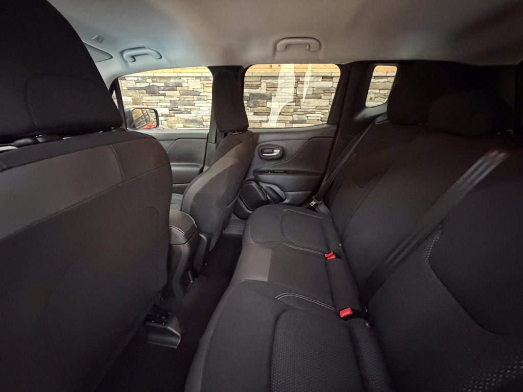 Used 2023 Jeep Renegade Latitude w/ Premium Group AWD/4WD image 44