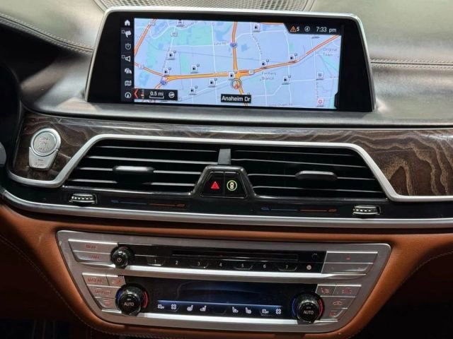 Used 2018 BMW 750i xDrive image 17