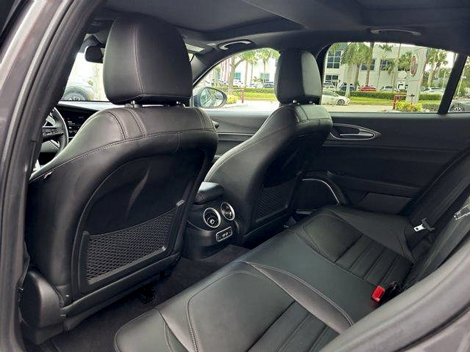 Used 2022 Alfa Romeo Giulia Veloce RWD image 20