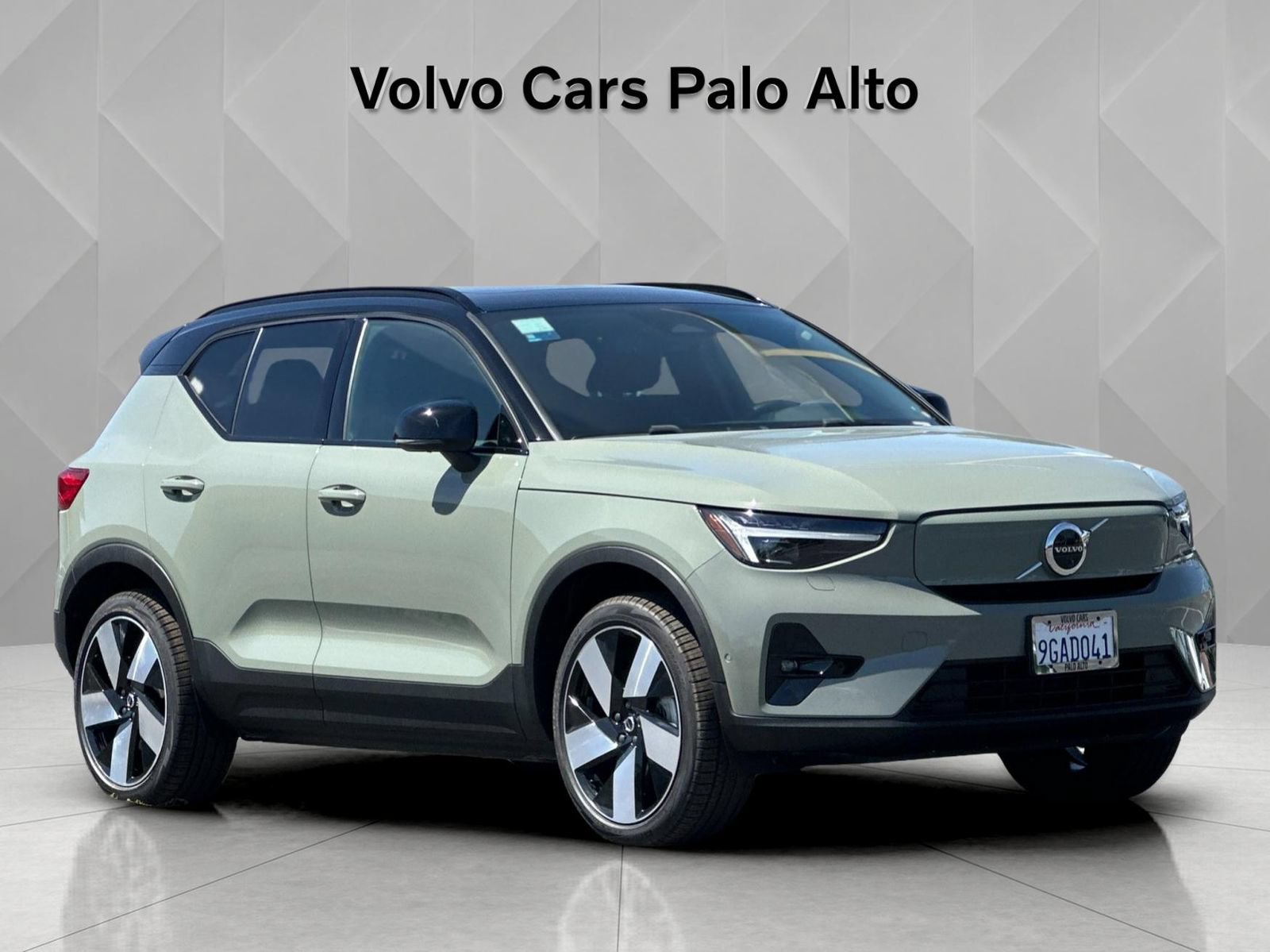 Certified 2023 Volvo XC40 Recharge Ultimate w/ Protection Package Premier AWD/4WD image 14