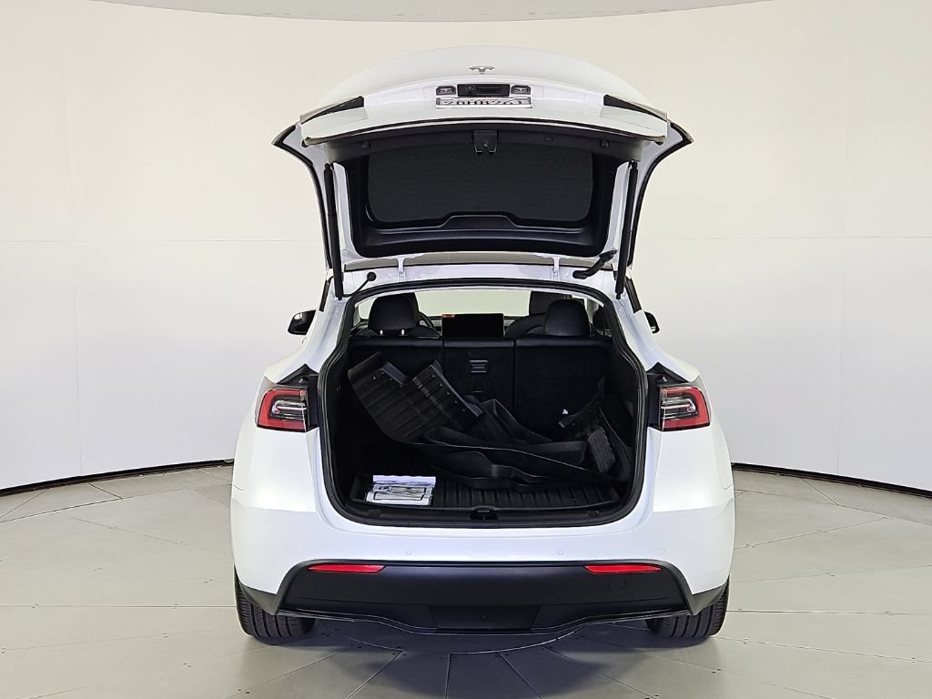 Used 2022 Tesla Model Y Long Range AWD/4WD image 10