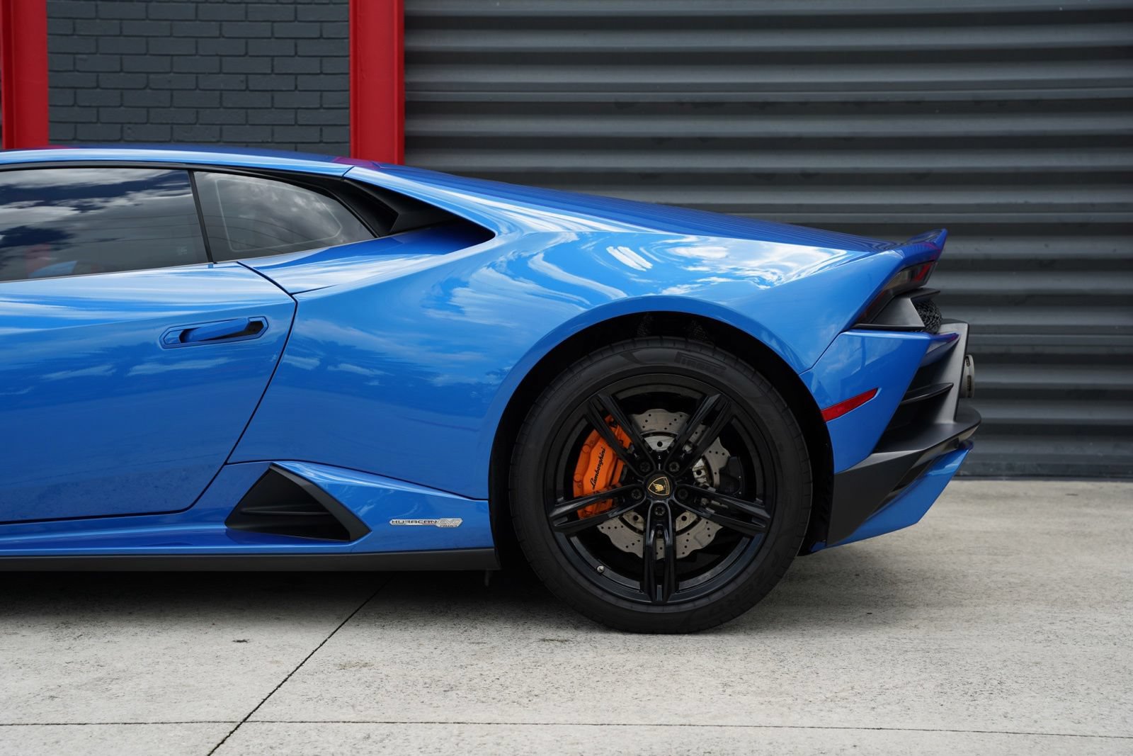 Used 2020 Lamborghini Huracan EVO RWD image 12
