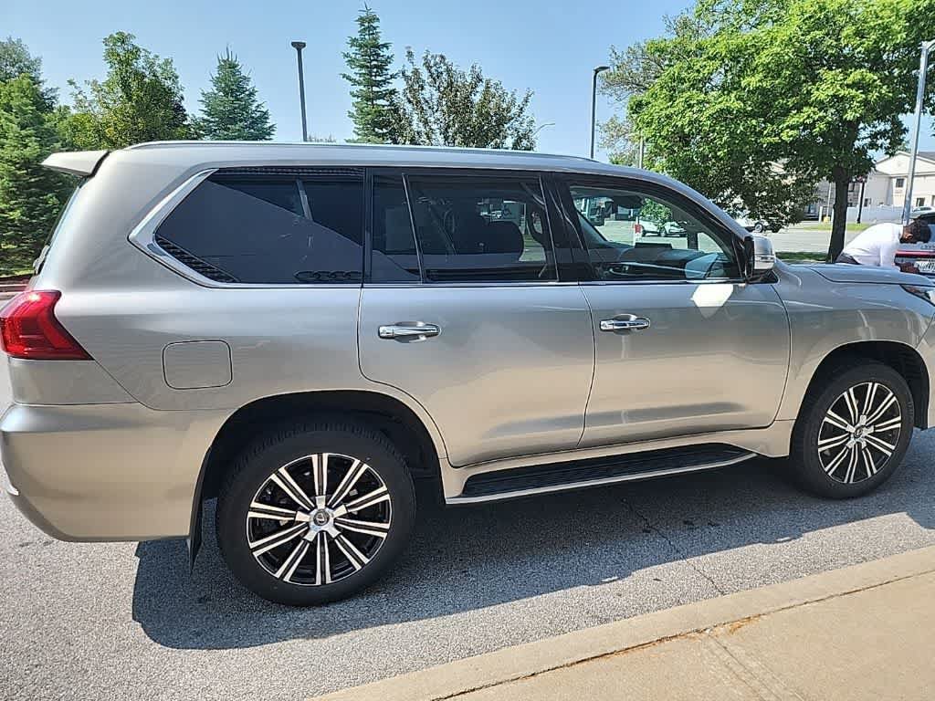Used 2021 Lexus LX 570 4WD w/ Luxury Package image 13
