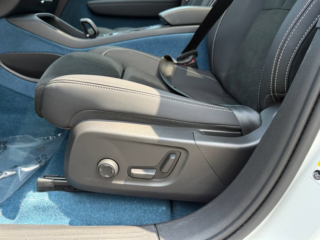 Certified 2023 Volvo C40 P8 Recharge Plus AWD/4WD image 31