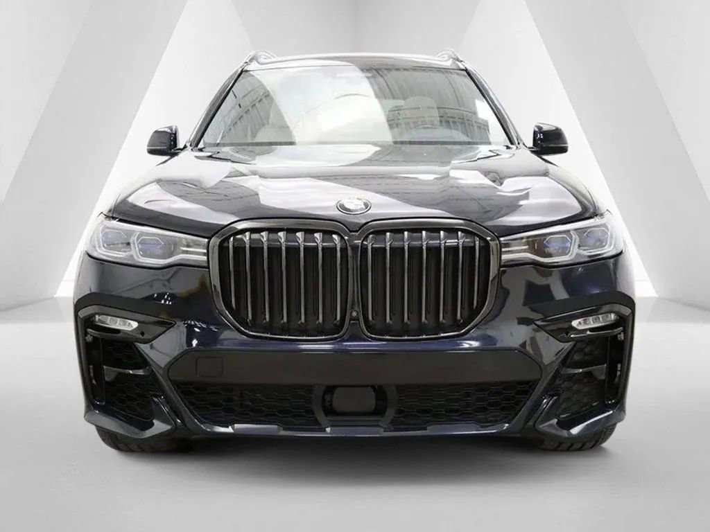 Used 2022 BMW X7 M50i image 2