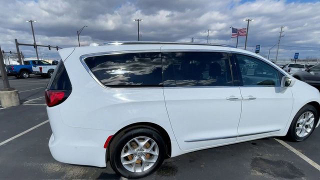Used 2019 Chrysler Pacifica Touring-L Plus w/ Advanced Safetytec Group image 2