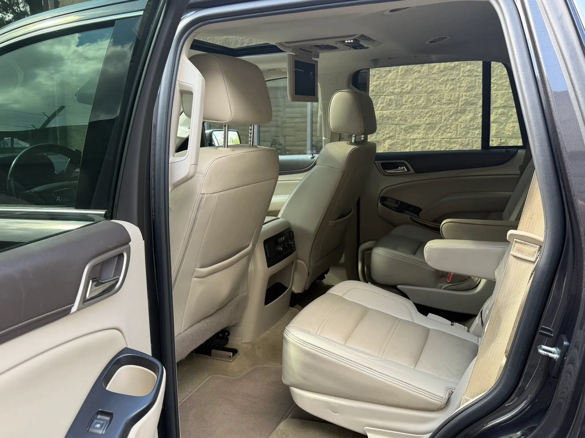 Used 2017 GMC Yukon Denali w/ Open Road Package RWD image 31