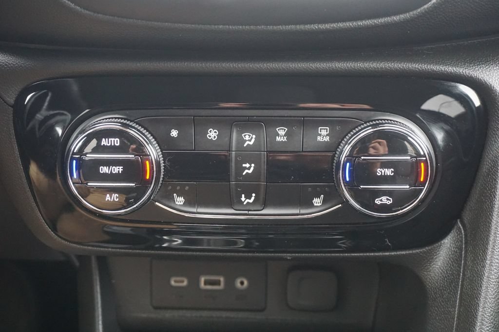 Used 2021 Buick Encore GX Essence AWD/4WD image 14