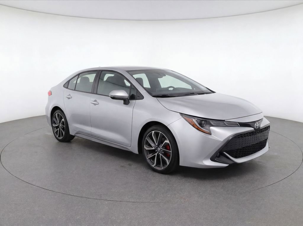 Used 2022 Toyota Corolla SE FWD image 2