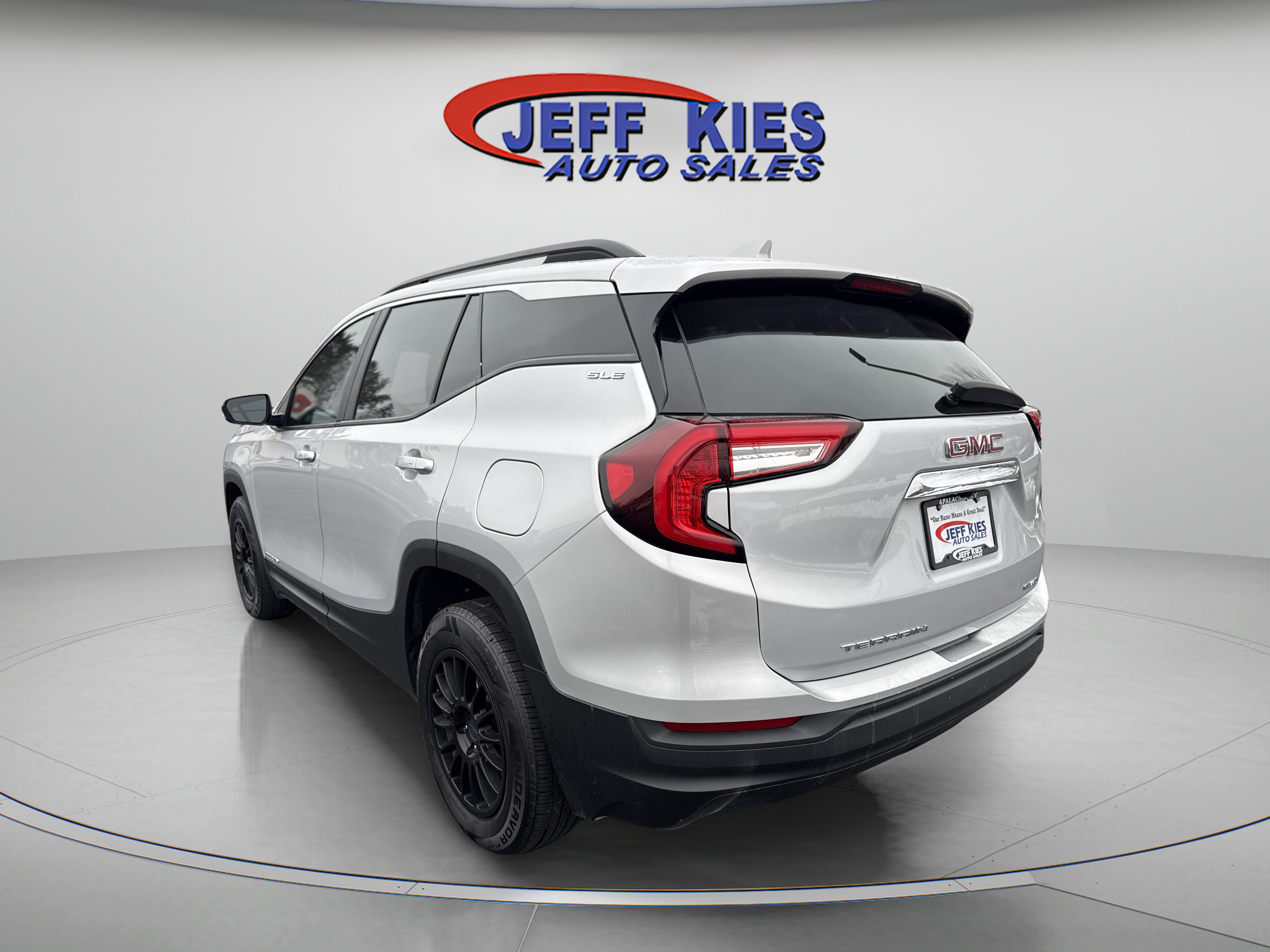 Used 2022 GMC Terrain SLE w/ Driver Convenience Package image 7