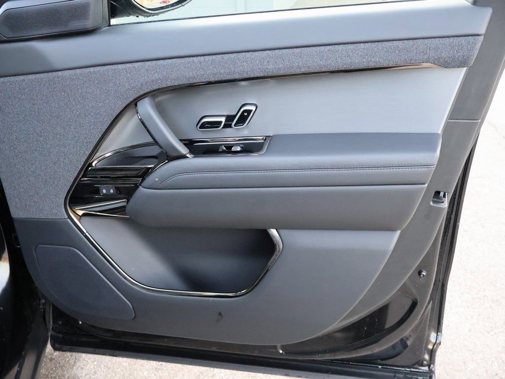 Used 2024 Land Rover Range Rover Sport Dynamic SE AWD/4WD image 12