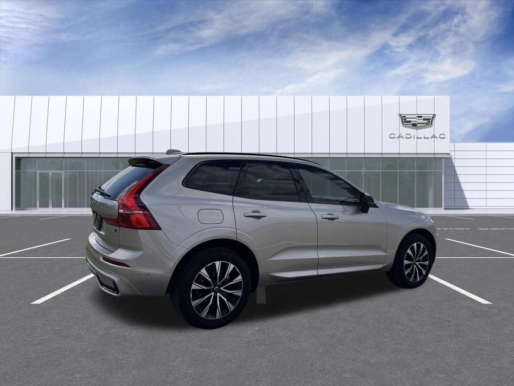Used 2025 Volvo XC60 B5 Plus AWD/4WD image 3
