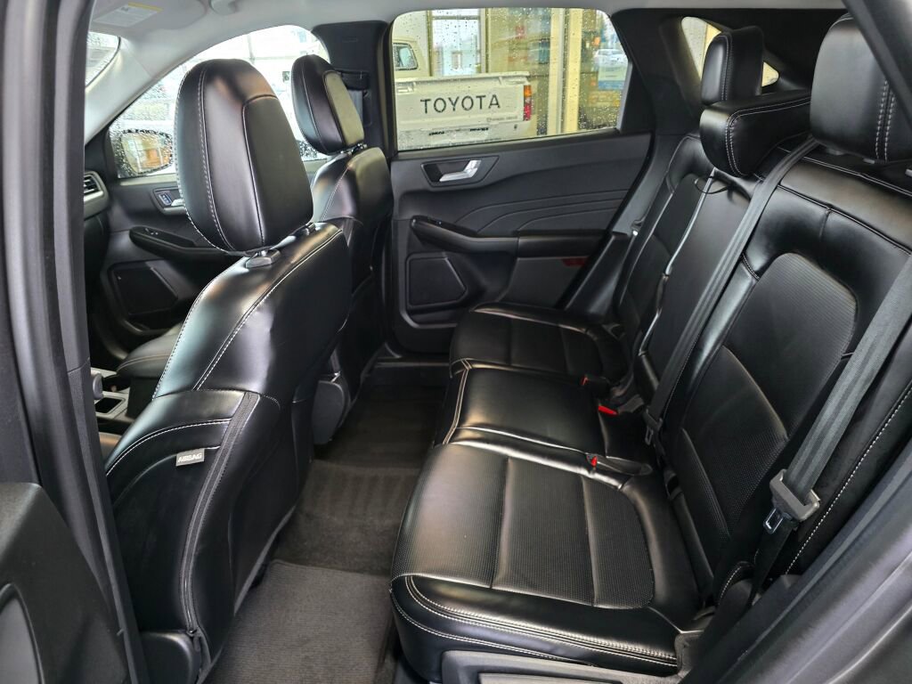 Used 2024 Ford Escape Platinum image 39