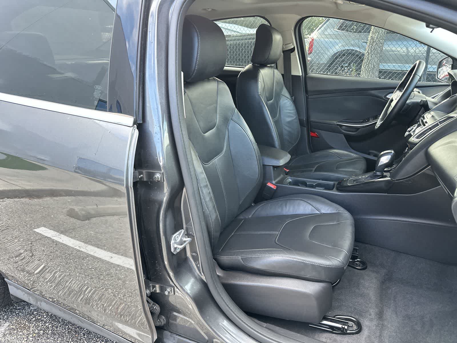 Used 2015 Ford Focus Titanium FWD image 9