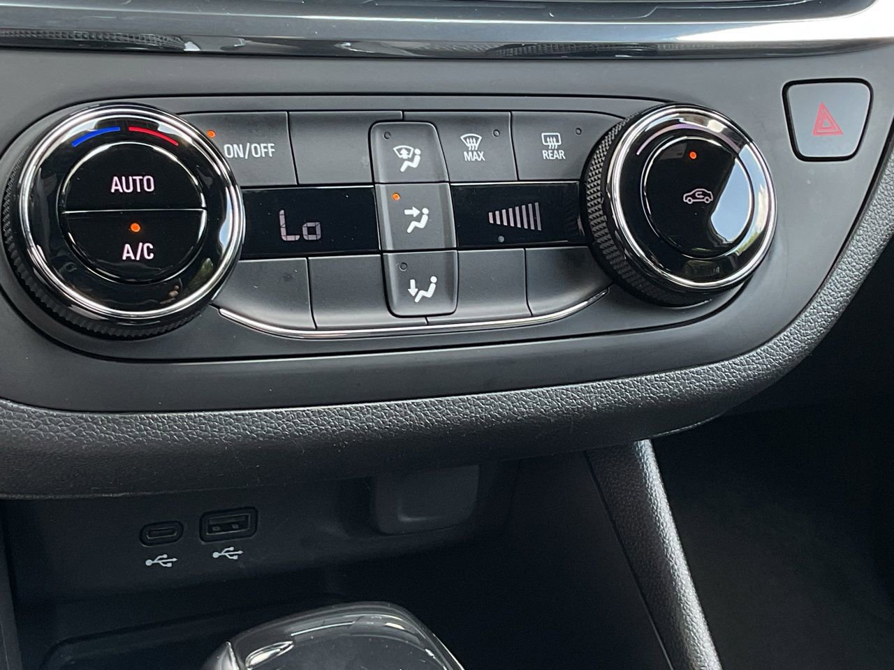 Used 2025 Buick Envista Preferred image 33