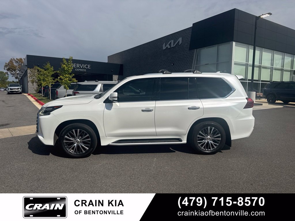 Used 2016 Lexus LX 570 4WD w/ Luxury Package image 3
