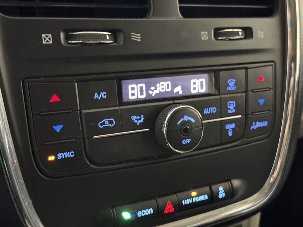 Used 2015 Chrysler Town & Country Touring image 16